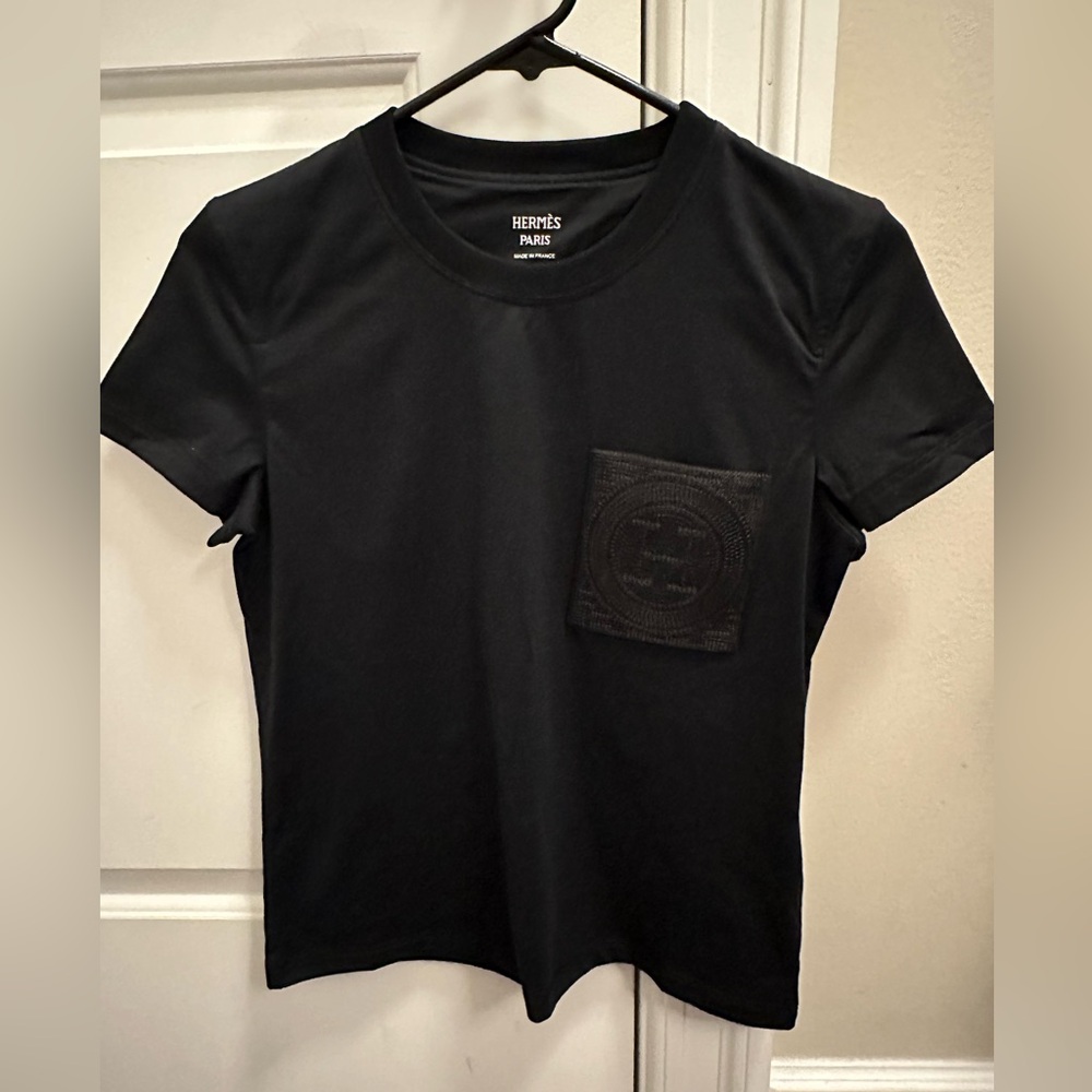Hermes Embroidered pocket t-shirt. Size 34